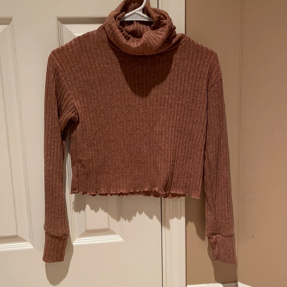 Women’s cropped lettuce hem turtleneck